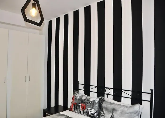 Nolo Black White & Coral